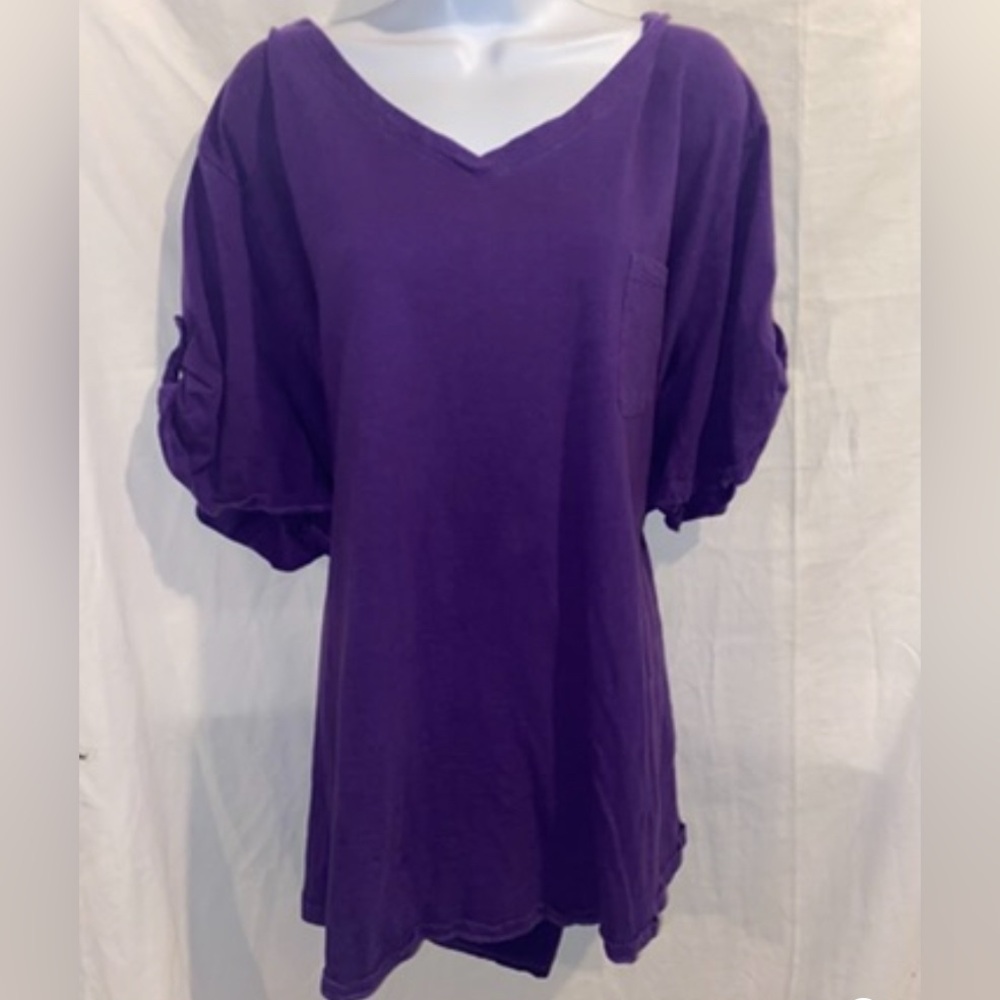 Women’s size 38/40 ROAMAN’S v-neck tee with button-up sleeves
